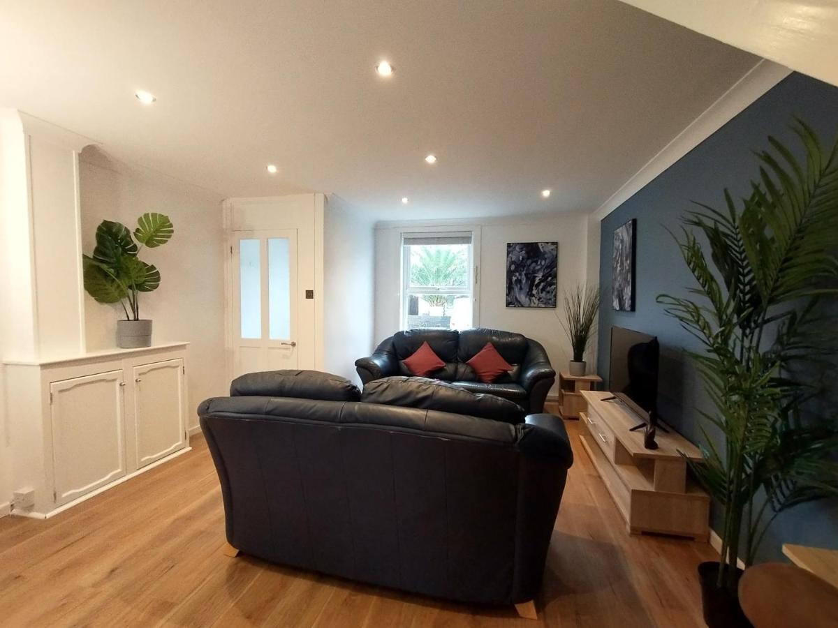 チチェスター Chipad Duo - Comfy House With Parking And Gardenヴィラ エクステリア 写真