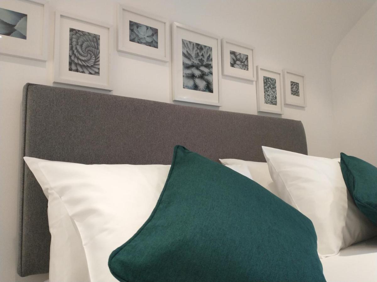 チチェスター Chipad Duo - Comfy House With Parking And Gardenヴィラ エクステリア 写真